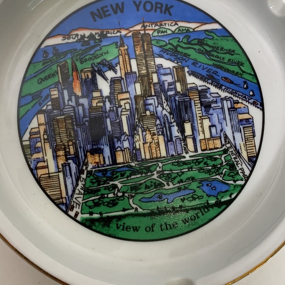 Ashtray | White NEW YORK View Of The World Glass State Memorabilia Smoking Tray - Picture 2 of 7